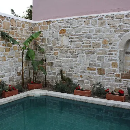 Eski Tas Cesme